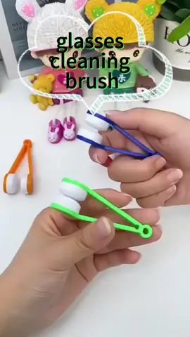 Friends who wear glasses must have this glasses brush to clean the lenses without damaging them #homegoodsfinds #fyp #foryou #tiktokshopsgsale #tiktokshopcrossborder_seasales 
