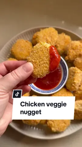 Chicken nuggets with hidden veggies 🥕 Fussy kids? Try these chicken nuggets with carrot and zucchini blended right into the filling. Your little ones won’t even notice. You can find the recipe on my website (link in bio) or visit www.cookwithwenty.com.au #toddlerrecipes #healthychickennuggets #chickennuggets #hiddenvegetables #healthymeals #vegetables #familymeal #whatmytoddlereats #babyledweaning 