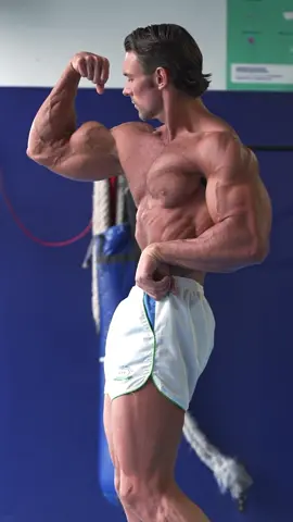 Joel Kellett from Australian old school nowadays Bodybuilder Known As The 'Natural Arnold' #oldschool #arnold #nowadays #bodybuilding   
