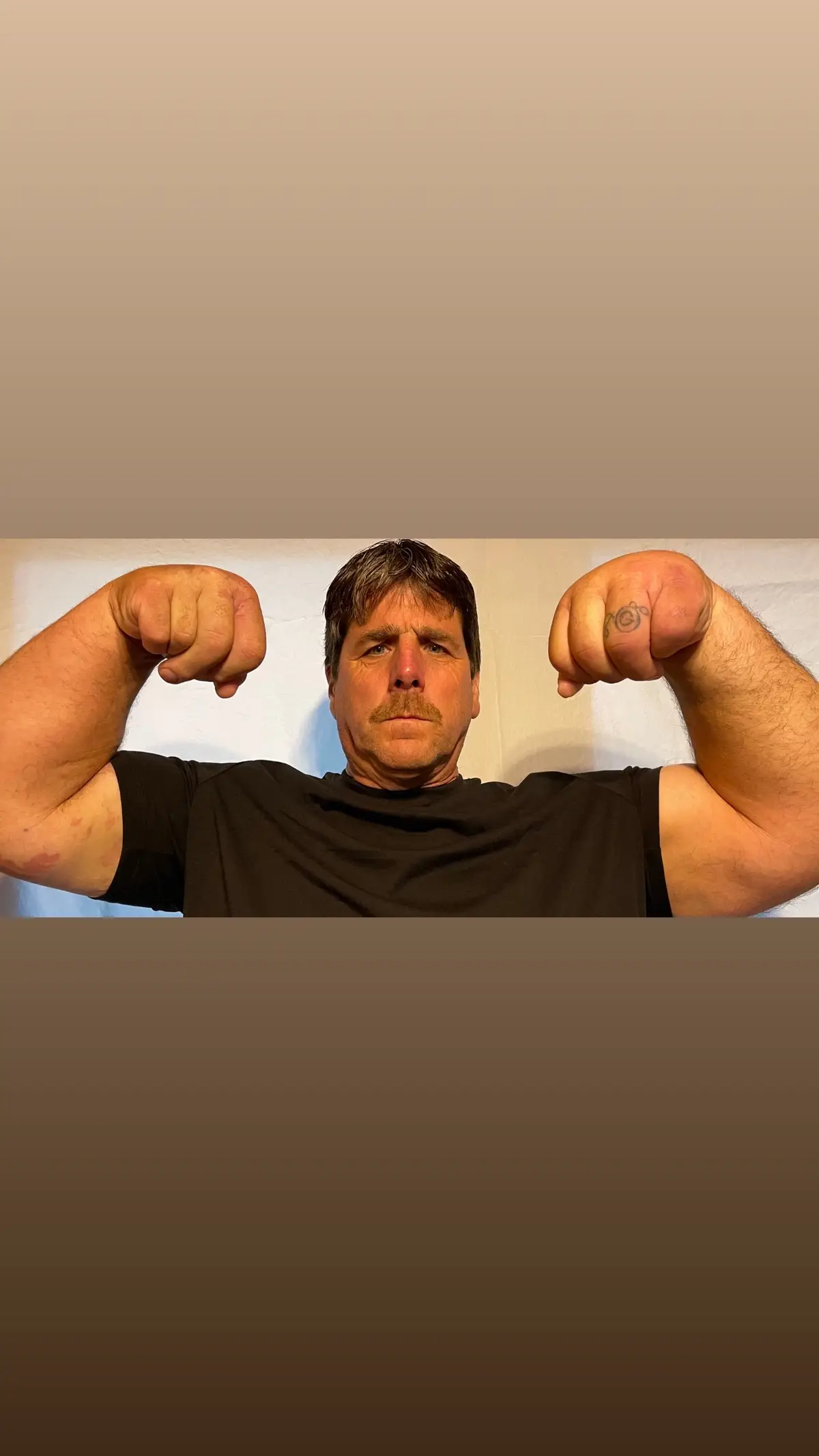 We were born for this 🥸#grandpasoftiktok #jeffdabe💪💪💪 #jeffdabe #armwrestlersoftiktok #champion #trending #bigboys #bighands #bighandchallenge #bighandscheck #tiktok #armwrestling #fypシ 👊🏼💪🏼