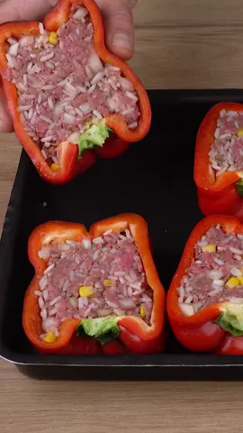 Easy-to-make stuffed peppers, oven-baked and with an unforgettable taste! #cooking #Recipe #EasyRecipe #quickrecipes #meat #dinner #fyp 