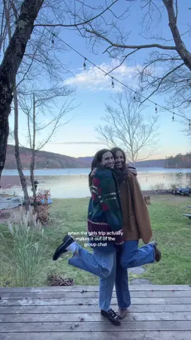 Let girls weekend commence #girlstrip #girlsweekend #girlsweekendgetaway #maine #newengland #newenglandcheck #newenglandtiktok #eastcoastlifestyle #eastcoastfall #fallvibes 