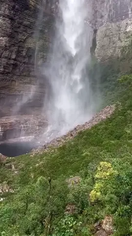 TREKKENG DA CACHOEIRA DA FUMAÇA POR BAIXO  DE TRES DIAS E DUAS NOITES É A SEGUNDA CACHOEIRA MAIS ALTA DO BRASIL DE QUEDA LIVRE 380 METROS. 1° Dia – Iniciamos a Trip a partir de Lençóis, saída após café da manhã a pé, passamos pelo Ribeirão do Meio, tobogã natural de pedra e começamos a subir a serra do Veneno com paradas de fotos, beber água e paradas de descanso, seguimos cruzando serras e riachos até o mirante da Toca da Onça onde paramos para descanso e lanche. Continuamos seguindo o contorno da serra até o rio Palmital, onde paramos para banho e fotos numa cachoeira de 35 metros, cachoeira do Palmital. Continuamos por mais 45 minutos até o acampamento base na cachoeira do Capivara, onde jantamos e pernoitamos. 2° Dia – Seguimos após o café da manhã por uma caminhada pelo rio Capivara e parada na Toca do Macaco, montamos a base do acampamento, tomamos um banho e iremos até a Fumaça por baixo que fica 2 horas do camping base, mais um banho de poço na Fumaça e lanche, retornamos para a Toca do Macaco para pernoite em acampamento e jantar. 3° Dia – Saímos após café da manhã com uma subida íngreme da Serra do Macaco, paradas em muitos mirantes para fotos e banho no rio Queima Baêta. Seguimos para lanche e avistar a Fumaça por cima, do alto avistamos todo o caminho do dia anterior. Seguimos para o Vale do Capão, onde nosso carro nos aguarda para nos trazer de volta a Lençóis. #lencois #dicasdeviagem #lisboa #bahia #nature #natureza #trekking #trilhas #surreal #travel #trip #turismo #chapadadiamantina #bahia #brasil #routard#france #canada #alemanha 