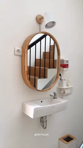 Makeover Wastafel ✨ Akhirnya wastafel ini ada cerminya juga 🫶🏻 Tapi ini agak salah perhitungan, ternyata cerminnya ketebelan dan kurang keatas karena kehalang lampu 😅 Tapi its oke nanti bisa dibenerin lagi. 🤍 Cabinet Mirror - Link bio no.411 🤍 Lampu Hias - Link bio no.412 🤍 Automatic Soap Dispenser - Link bio no.413 🤍 Kotak Tissue - Link bio no.414 🤍 Reed Diffuser - Link bio no.415 🤍Wastafel - Link bio no.418 🤍 Toothbrush Holder - Link bio no. 339 🤍 Tempat Sampah - Link bio no. 340 Semoga Menginspirasi 🫶🏻 #wastafel #inspirasiwastafel #mirrorcabinet #wastafelminimalis #makeover