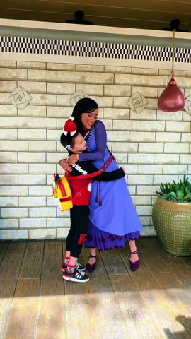 #CapCut The new Asha from Disney’s Wish movie meet and greet located at Epcot #ashawish #ashawishcometrue #ashawishdisney #epcot #worldshowcaseadventures #minnieearsmagic #haveamagicalday❤️🤗 