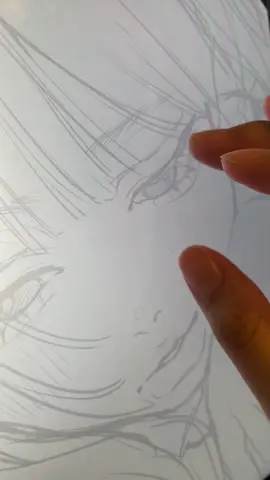 まつ毛を描いてます。