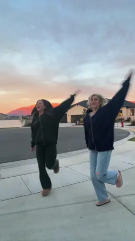 Loupayt montly tiktok #somethingintheorange #fyp #foryou #dance #utah #sunset #hoodies #brandy #hawaii #loupayty 