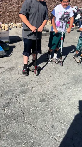Pulled up in Las Vegas today and young King was waiting with his 2 younger brothers 🙏🏾❤️✊🏿