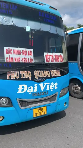 Được hôm 2 chiến binh xanh của đội nhà đứng cùng nhau: 19B-010.33 chuyên tuyến Yên Lập => Quảng Ninh. Hotline:0936466367. 19F-000.53 chuyên tuyến Ấm Thượng => Quảng Ninh. Hotline: 0915345043. Bác phụ xe nhiệt tình, vui tính @Điển Yến 