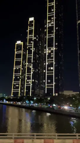 Một khu cao ốc chọc trời mới sắp hoàn thành. #saigon #saigoncityview 
