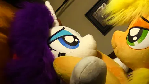Rarity and Applejack plushies kiss #applejack #rarity #mlp #foryou 
