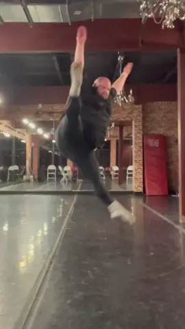 Just playing around in the studio #DancersComeInAllSizes #fyp #dance 