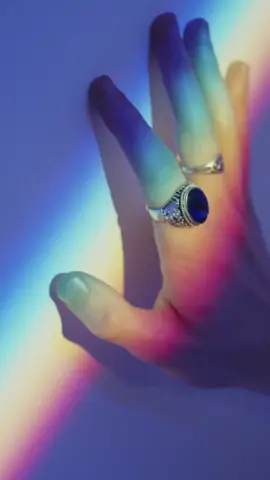 HOW DO MOOD RINGS WORK? 💍  Mood rings, those colourful pieces of jewellery that claimed to change colour based on the wearer's mood, gained popularity in the 1970s and have continued to be associated with notions of emotional expression. Despite their intriguing and mystical aura, the science behind mood rings is not a reflection of one's emotional state but rather a demonstration of the temperature-dependent properties of thermochromic materials. The premise of a mood ring is relatively simple: it consists of a hollow, liquid crystal 