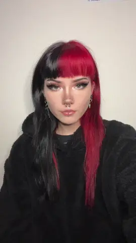 #fyp #fypシ #foryou #trending #trend #alt #alttiktok #altgirl #tatted #tats #splitdye #redandblack #makeup 