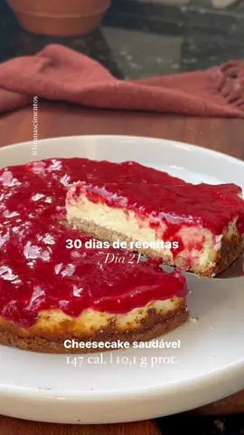 Dia 21/30 - Cheesecake reduzida em calorias  147 cal. | 10,1 g prot. (cada 100g)  #cheesecake #cheesecakesaudavel #receitafacil #receitasaudavel #sobremesasimples #sobremesafacil