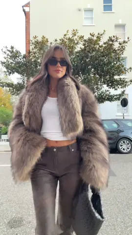 It’s officially faux fur season #fyp #inspo #london #fit #fitcheck #outfit #OOTD #fauxfur 