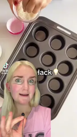 How have I only just heard about this cupcake hack now!! 😳 Amazing hack via @Melissa | Easy Recipes 🫶🏻 #cupcakehack #cakehack #caketutorial #cakedecorating #caketrends 