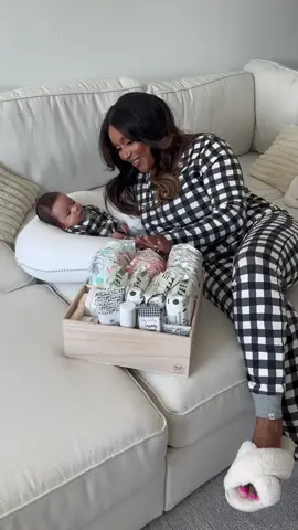 Spoiling all my mamas with @Honest goodies for the holidays! @Honest Beauty has it all! #honestambassador #holidays #MomsofTikTok #giftideas #babiesoftiktok #slayingmotherhood