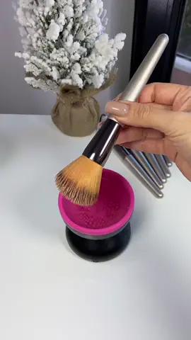 🎁 Elevate your beauty routine with our state-of-the-art brush cleaner, a true game-changer in the world of beauty. Cleaning your brushes has never been this quick, easy, and effective. Clean brushes mean a direct path to a radiant complexion, free from blemishes, and full of confidence. Make the change for a healthier, more beautiful you. Don't miss out on this transformative addition to your daily routine. Prioritize self-care and wellness! ✨💄💕🎁 #makeup #brushcleaning #cleanbrushes #makeuptips #makeuphacks #MakeupRoutine #makeuptutorial 