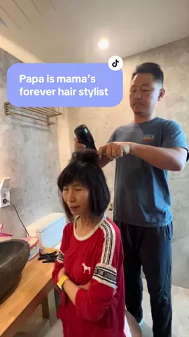 you guys have no idea he’s SOOO in love with her 😭😭😭 #momanddad #parentsoftiktok #marriagegoals 