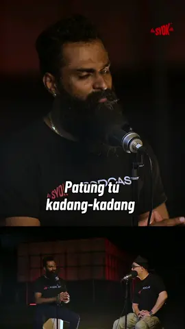 Voodoo adalah sebuah tradisi dan kepercayaan yang berasal dari wilayah Afrika Barat, terutama di negara-negara seperti Benin, Togo, dan Ghana. Tradisi ini kemudian tersebar ke berbagai daerah di dunia, terutama di Haiti dan Amerika Serikat. Dengarkan Cerita Hantu Seram Musim Kedua sekarang!