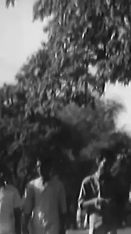 অনেক খোঁজা খুঁজির পরে সেই 1965 সালের ভাইরাল গান টি পেলাম, পাকিস্তান প্রধানমন্ত্রী আয়ুব খানের পতনের পর গানটি গেয়েছিলেন বাংলাদেশের অন্যতম জনপ্রিয় শিল্পী আব্দুল জব্বার‌,ছোট বেলায়  যখন রেডিওতে গানটি শুনতাম যে এত ভালো লাগতো, এখনও গানটি শুনতে অনেক ভালো লাগে।।❣️❣️