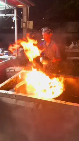 He Test The Pan!! Most Amazing Fried Mussels - Best Seller in Thailand - วิธีทดสอบกระทะก่อนทอด!! หอยทอดร้านนี้ลูกค้ายอมนั่งรอ รสชาติดีและขายดีมาก - หอยทอดสิงห์บุรีตลาดหน้าองค์การ จ.อยุธยา #หอยทอด #อร่อย #หอยทอดสิงห์บุรี #อาหาร #อร่อยบอกต่อ #อยุธยา #food #yummy #food #cooking #AmaZing #Bestseller #delicious #FoodLover #foodblogger #fried #mussels #thaifood #thailand #fyp