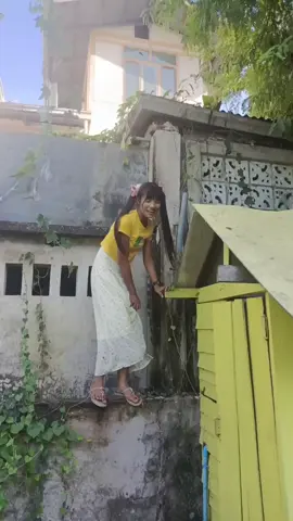 ကုလားသီချင်းမြူးမြူးလေးနဲ့#ရတနာပုံဖုန်းဆိုင်ကကောင်မလေး💁📱 #foryoupage #fypပေါ်ရောက်စမ်းကွာ #အသဲတော့ပေးခဲ့နော်😊 #titokmyanmar🇲🇲🇲🇲🇲🇲 
