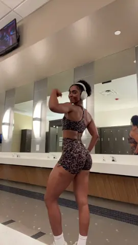 A veces solo nos enfocamos en la meta y olvidamos detenernos para ver nuestro progreso.  Es verdad que quiero mas, pero tambien que estoy muy orgullosa de mi por no quitarme ✨❤️‍🩹 #gym #gymprogress #gymmotivation #workoutmotivation #gymgirl #GymTok 
