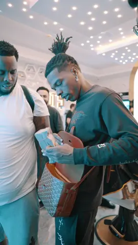 @Lil Baby dropping the bag on sneakers at  @MoneyKut$ 💯💵💰😍#fyp #lilbaby #dubai #moneykuts #moneykicks 