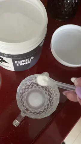 Bora🙌 com nossa dose diaria de creatina  #creatina #creatine #creatinamaxtitanium #treinofeminino #hits #receitas #foco 