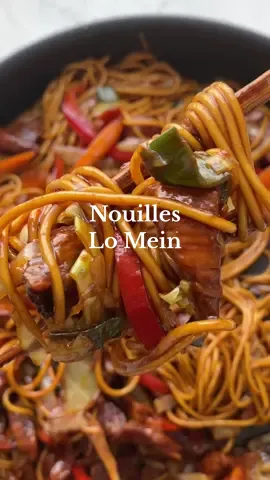 Des nouilles encore meilleures qu’au resto chinois toutes simples à faire chez toi !! 🍜😋 #nouilles #nouillessautées #ideerecette #recettesimple #yummy #nouilleschinoises #food #recettefacile #recette #recetteasiatique #asianfood 