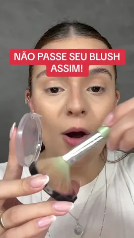 TRUQUE DE BLUSH PRA FICAR COM CARA DE RICA E NAO DE PALHAÇA🤡 Marca a amigaaaa  #makeup #makeuphacks #makeuptutorial #hacksdebelleza #truquesdemaquiagem #truquedeblush #blush #blushhack #blushtrend 
