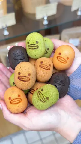 訪れた人を笑顔にするベビーカステラ！カステラの赤ちゃんが可愛すぎる！大切に大切に焼き上げられてとっても美味しい！#大阪グルメ #tiktokfood #japanesefood  📍カステラのあかちゃん 大阪府大阪市城東区関目1-18-10 サンライズ関目3号館 1F