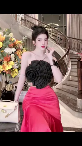 🌸 Sang và quyến rũ đây ạ chân váy lụa tôn dáng 2 lớp mix áo xếp hoa nhiều màu ạ. 