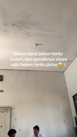 jangan menilai manusia dari luar nya saja😜