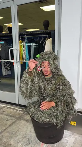 Woman gets locked inside her own store by man dressed as bush!