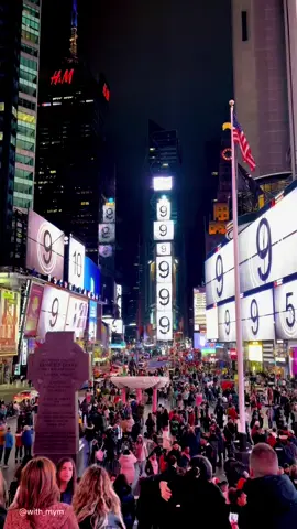 Midnight Moment in Times Square from 11:57 pm to 12am ♡ #nyc #newyork #newyorktravel #timesquarenewyork #MidnightMoment #fyp @Times Square NYC 