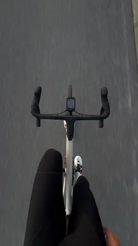 Sunset rides are for the soul and the soul only 💆 #cycling #roadcycling #roadbikelife #cyclingculture #cyclingvideos 