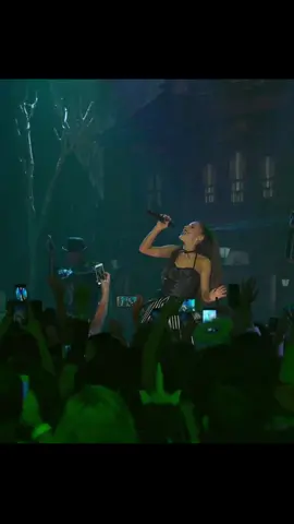 @arianagrande performs ‘Break Free’ at the iheartradio awards #arianagrande #arianator #arianagrandelive #arianagrandebutera #breakfree #breakfreearianagrande #performance 