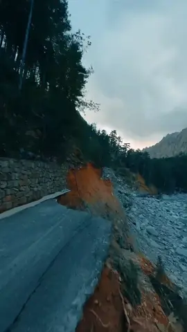 Ce qu'il reste de la route après la tempête Ciarán dans la Restonica, en Corse... 😔 #brokenroad #corsica #fpvdrone #storm #riverscape 