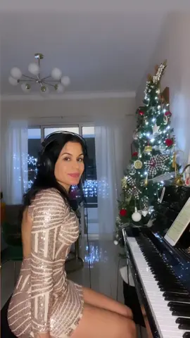 Love Christmas! Arreglo de @Lola Piano #christmas #pianist #navidad #jinglebells #pianista #pianomusic #explore 