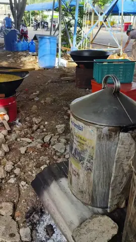 Masak kuah Beulangong di Gp. Batoh Kec, Luengbata Banda Aceh, minggu lalu 5 Nov 2023 dlm rangka memperingati maulid nabi besar muhammad SAW.  #fypシ #aceh #kulineraceh #bandaacehpunyacerita #kuahbeulangong #kulinerindonesia #food 