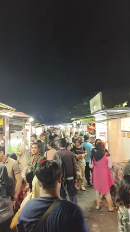 selalu percaya bahwa sesuatu yang indah akan segera terjadi🤲 #lapangankodambrawijayasuarabaya #pasarmalam#kodamsurabaya #kulinermalamsurabaya #jajansurabayamurah #makodamvbrawijaya 