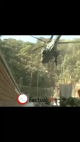 Comandos descendo de rapel na favela da rocinha para operação em conjunto com o 22 BPM Creditos: Factual RJ