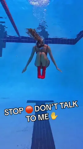STOP ✋🛑 dont talk to me #underwater #dance #pool #underwatertiktok #stopdonttalktome 
