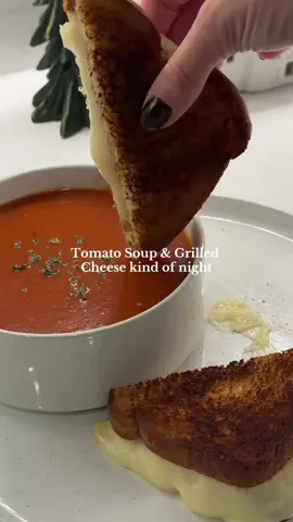 The cheese pull was a paid actor Tomato Soup and Grilled Cheese🍅 Easy but tasty.  #grilledcheese #cheese #tomatosoup #tomatosoupandgrilledcheese #easymeal #easymeals #soupandgrilledcheese #soupnight #tomatosoupgrilledcheese #grilledcheeseandtomatosoup #grilledcheesehack #carawaypans #carawayhome 