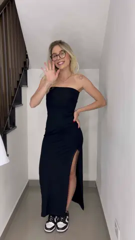 vestido atenas + t-shirt think about 😍🤌🏻🤩 #fy #vestidotomaraquecaia  #vestidolongopreto #vestidofendalateral 