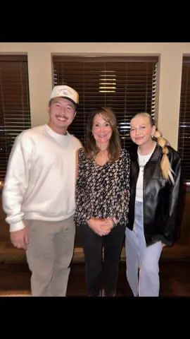 We saw Faith from the golden bachelor perform on our date night 😭 #faithmartin #thegoldenbachelor #bachelornation #bachelor #abcgoldenbachelor #abc #tricitieswa #tricitieswashington #washingtonstate #datenight 