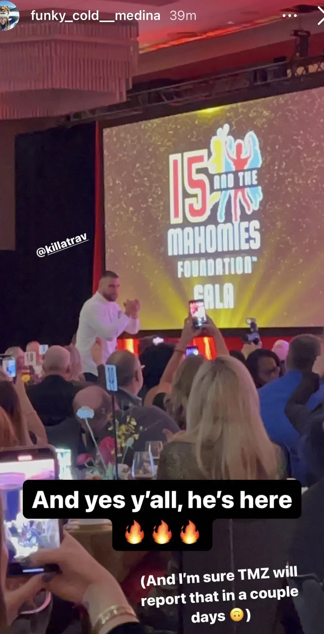 Travis Kelce at Gala for Patrick’s 15 and the Mahomies Foundation with a signed record by Taylor Swift ✨ . . . #taylorswift #traviskelce #traviskelce87 #kcchiefs #patrickmahomes #tayvis 